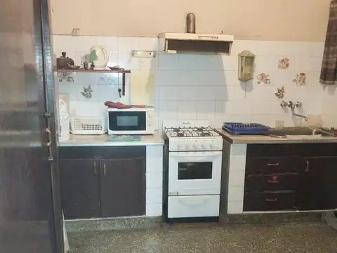 Casa 7 ambientes con 2 baños