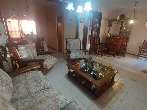 CASA DUPLEX 4 AMBIENTES CON PATIO JARDIN PARRILLA