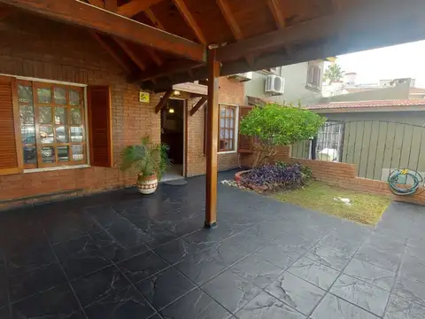 CASA DUPLEX 4 AMBIENTES CON PATIO JARDIN PARRILLA