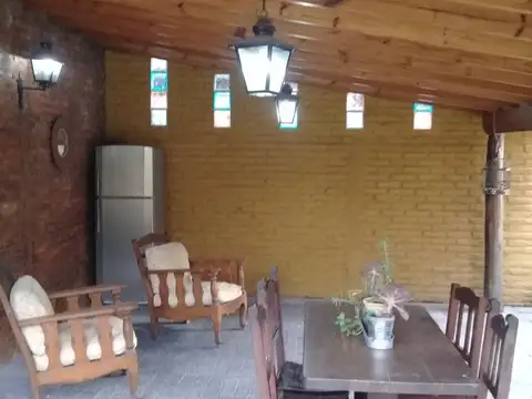 Casa 4 ambientes con 1 baño