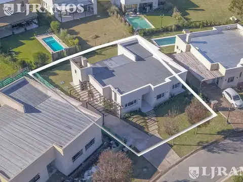 Casa 5 ambientes con 2 baños