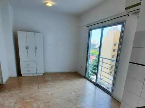 Monoambiente con cochera semi amoblado en alquiler temporario en Caballito