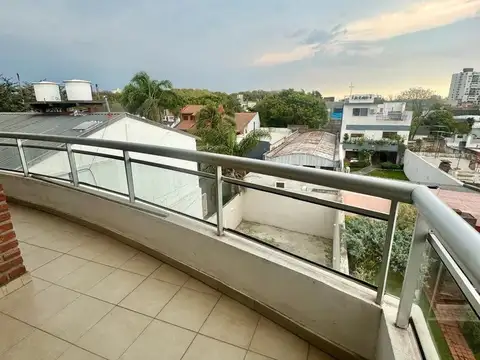 Semipiso de 3 ambientes con cochera