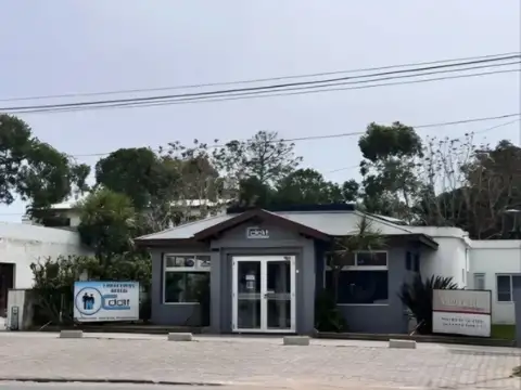 Edificio Comercial con Consultorios - H612