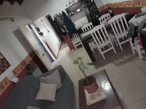 Casa 4 ambientes con 1 baño