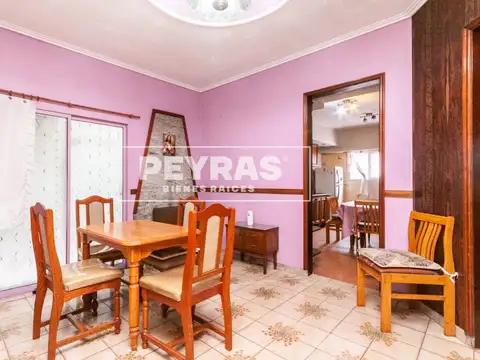 Casa en Venta con 2 cocheras