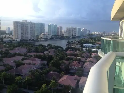 EEUU, sunny Island, dorm dem baño liv com coc  bcon piso alto U$S395000,GABY LOPEZ 4793-8554