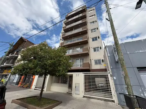 Departamento en Alquiler de 2 ambientes con cochera cubierta en Quilmes Centro