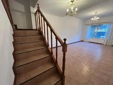 Depto Tipo Casa en Alquiler con 1 cocheras