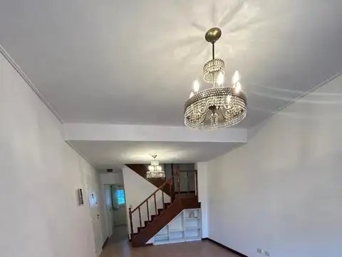 Depto Tipo Casa en Alquiler en Coghlan, $ 2.100.000
