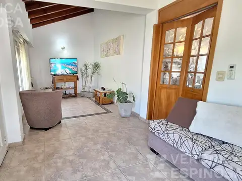 Casa en Venta con 3 cocheras