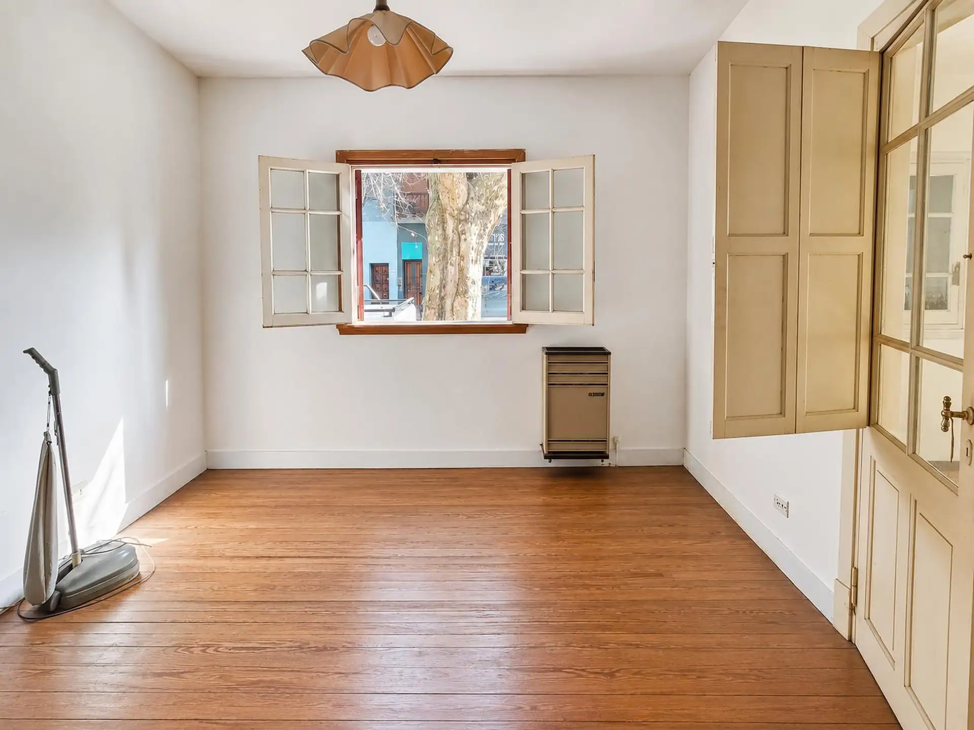 Casa Antigua 3 Ambientes Entrada para Auto Cochera Lote Propio Macrocentro