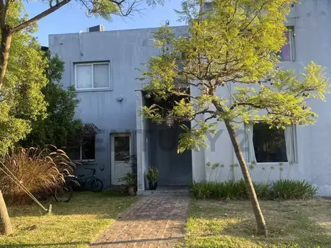 Casa 7 ambientes con 2 baños