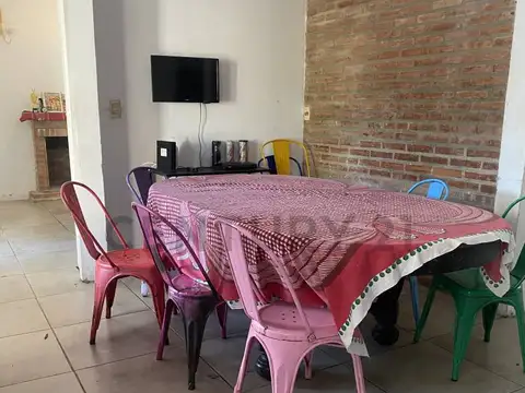 CASA EN VENTA- BARRIO JACARANDA- 7 AMBIENTES