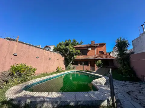 Venta Casa 6 ambientes pileta jardín cochera Martínez