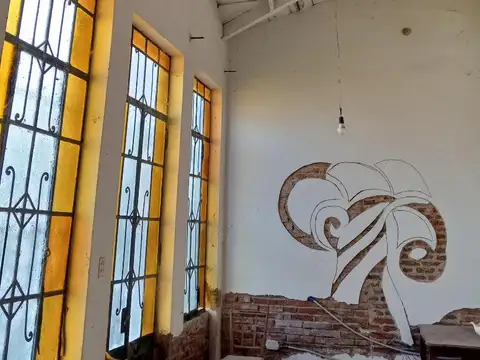 CASA EN VENTA A RECICLAR AMPLIO LOTE