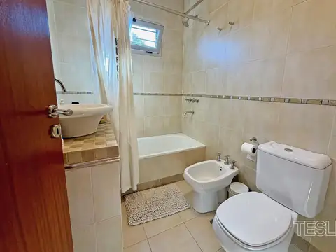Venta Casa Saavedra totalmente reciclada 3 dormitorios 3 baños completos Living comedor doble altura