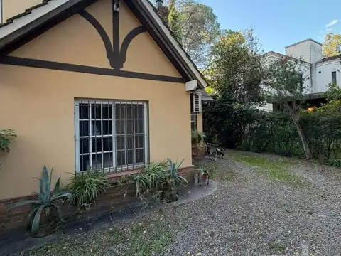 Casa 6 ambientes con 3 baños