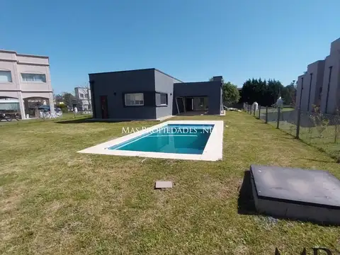 Casa 4 ambientes con 3 baños