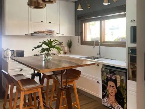 Casa 6 ambientes con 4 baños