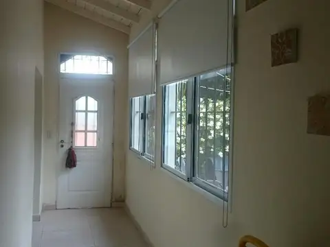 Casa 3 amb.con jardin en lote propio reciclada  12 años