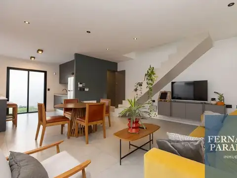 Casa en venta c/ cochera en Villa Gobernador Udaondo