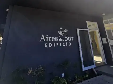 Local en Venta Via Púb.