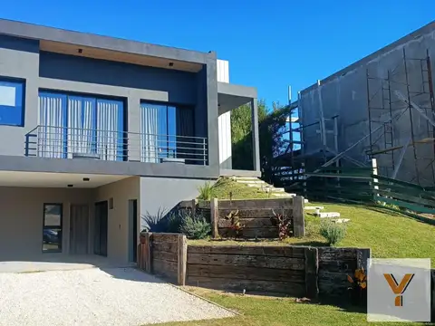 Casa en venta - 5 Dormitorios 3 Baños - Pinamar