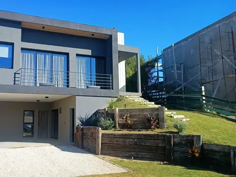 Casa en venta - 5 Dormitorios 3 Baños - Pinamar