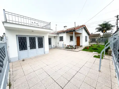 Casa en Venta con 2 cocheras