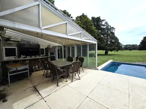 Imponente Casa 5 Ambientes Sobre Lote de 800 m² con La Mejor Vista Al Golf
