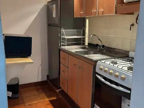 Balcón terraza privado con parrilla.
