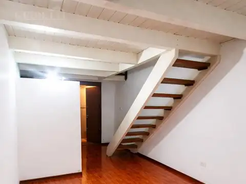 Venta PH 2 ambientes al frente PB y entrepiso entrada independiente Apto prof - Saavedra