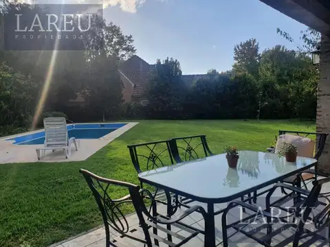 Casa en Venta con 2 cocheras
