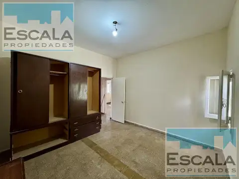 CASA DE DOS DORM, PATIO Y TERRAZA EN VENTA