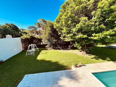 Casa 8 ambientes con 3 baños