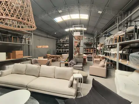 Amplio local comercial en Pichincha