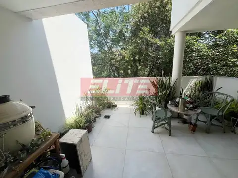 Duplex 4 amb con balcón terraza y cochera — Diseño, luz y calidad