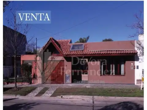 CASA CON FONDO