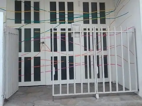 PH  independiente 3 o 4 amb. Gran PATIO y COCHERA  cerrada. Venta en Villa Ballester, San Martín, G.B.A. Zona Norte