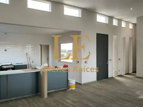 Casa en Venta con 5 cocheras