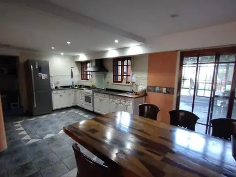 Casa 5 ambientes con 3 baños