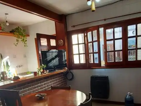 Casa 5 ambientes con 4 baños