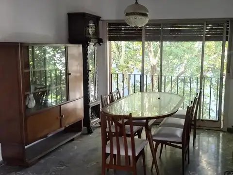 3 AMBIENTES SOLEADO  AL FRENTE CON BALCON Y COCHERA