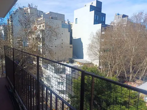 PALERMO HOLLYWOOD, 3 AMB  AL FRENTE CON BALCON CORRIDO Y COCHERA  A MODERNIZAR