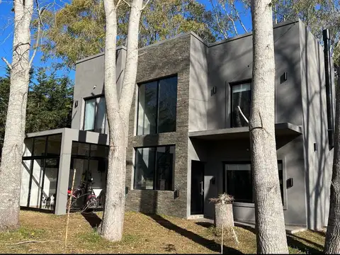 Venta casa 4 ambientes Costa del Este