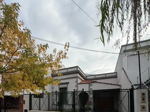 Casa en Excelente Ubicación en Banfield Oeste.