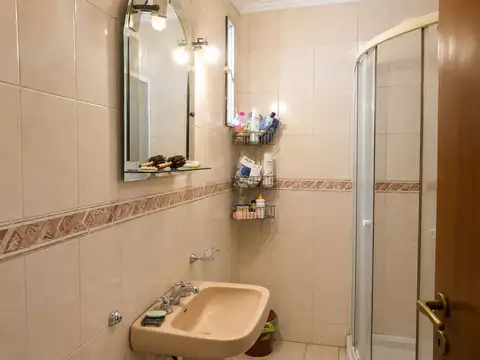Casa 8 ambientes con 3 baños