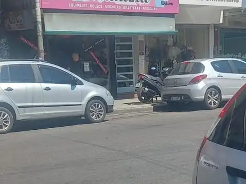 LOCAL COMERCIAL MORON CENTRO