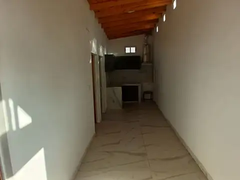 Depto Tipo Casa en Alquiler en Caseros, $ 700.000